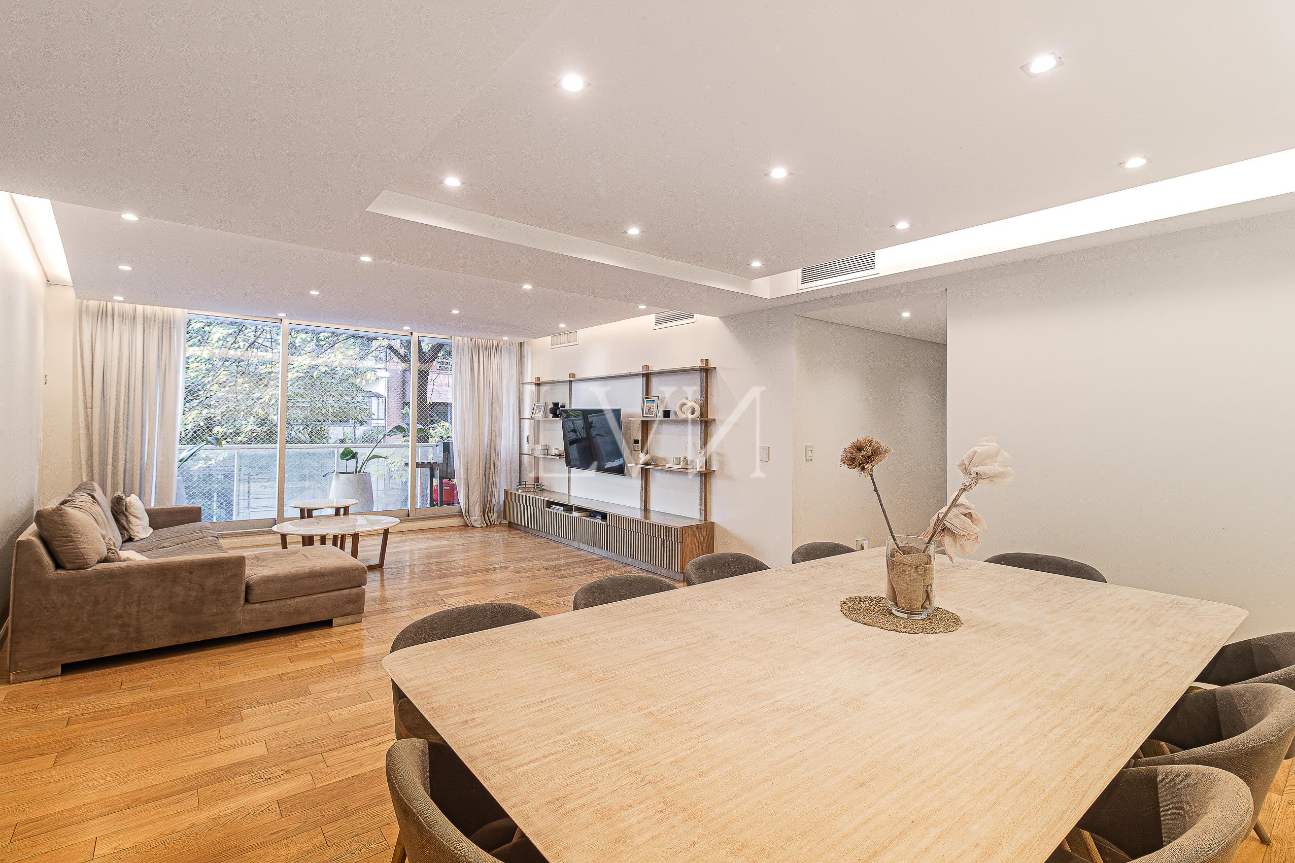 8050798_3